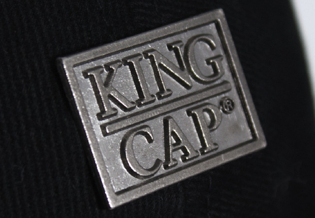 media/image/bild-caps-veredelungsarten-metall-logo.jpg